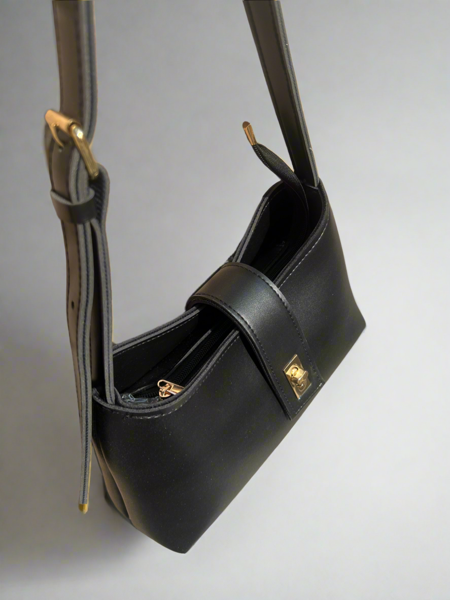 Casual Chic Saddle Bag “Black”