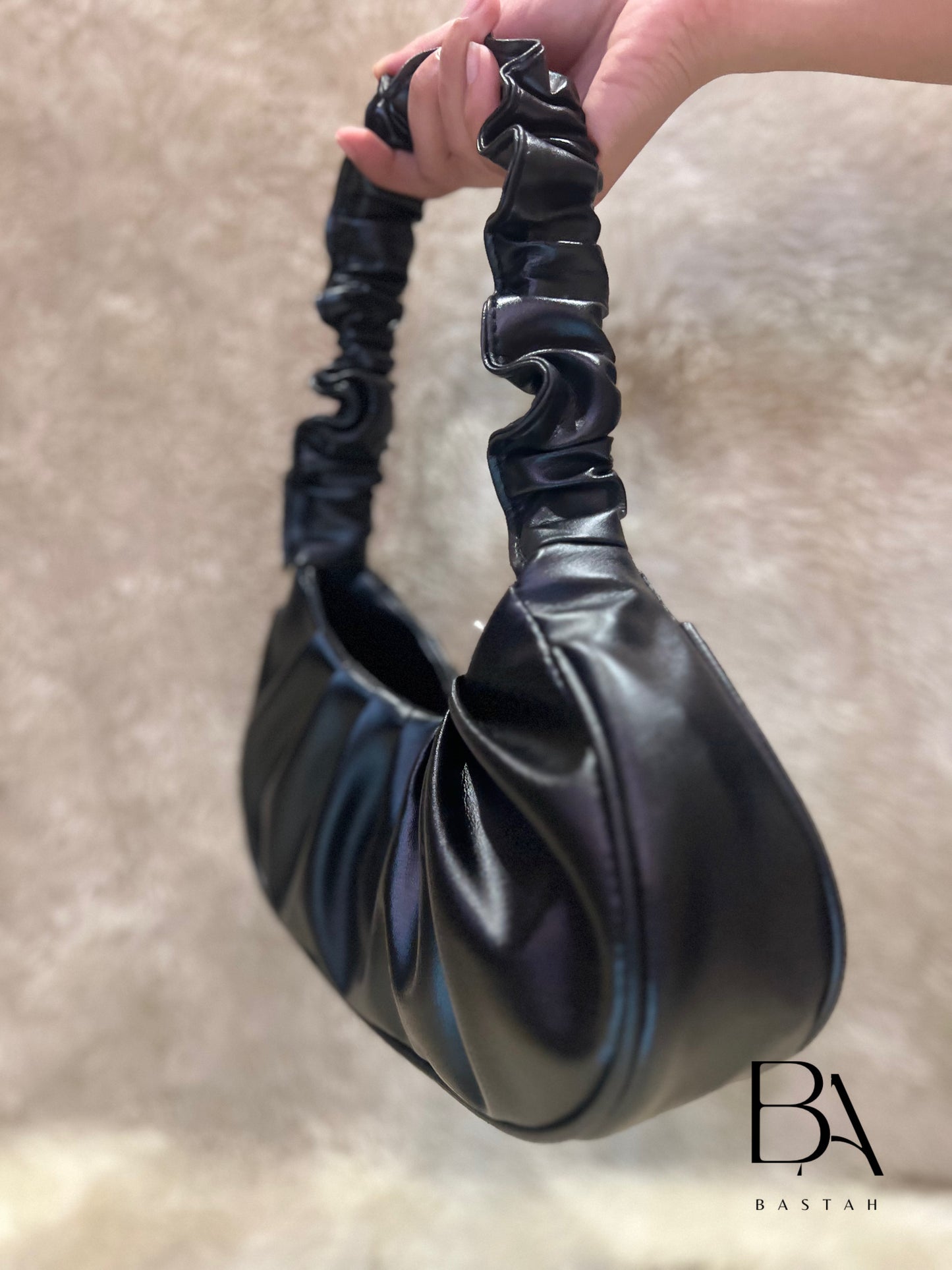LUNARUFFLE BAG BLACK COLOR