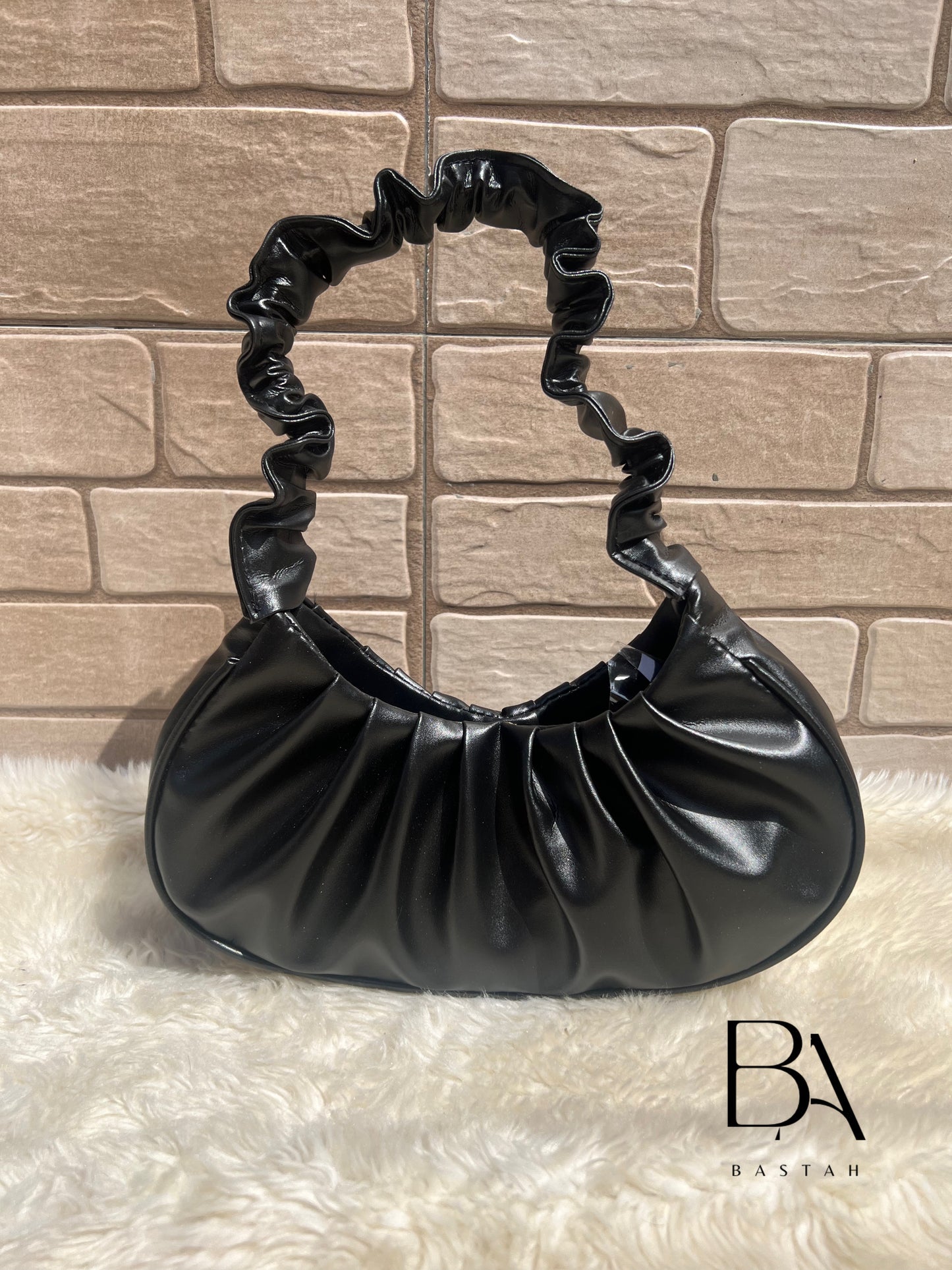 LUNARUFFLE BAG BLACK COLOR
