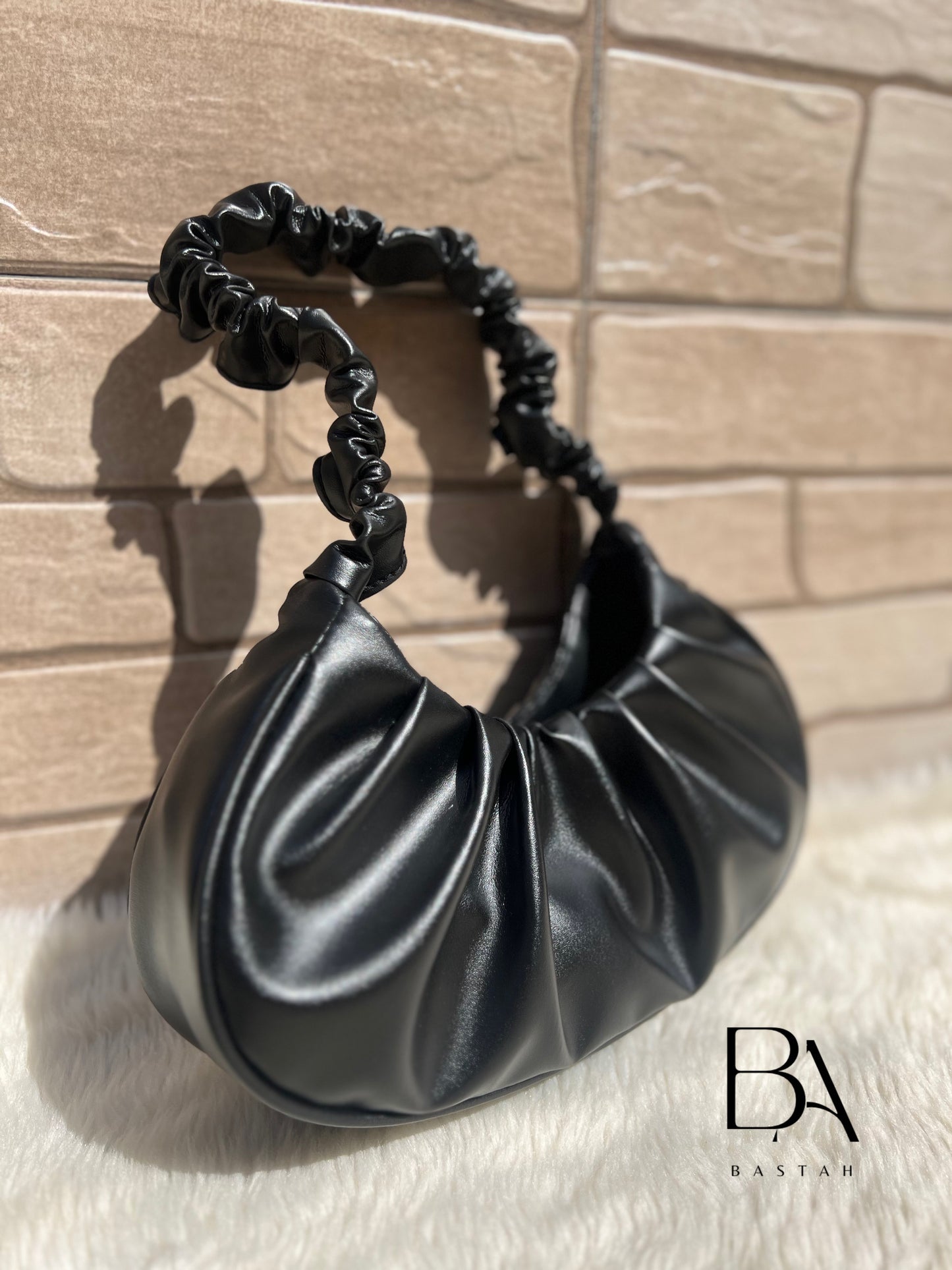 LUNARUFFLE BAG BLACK COLOR