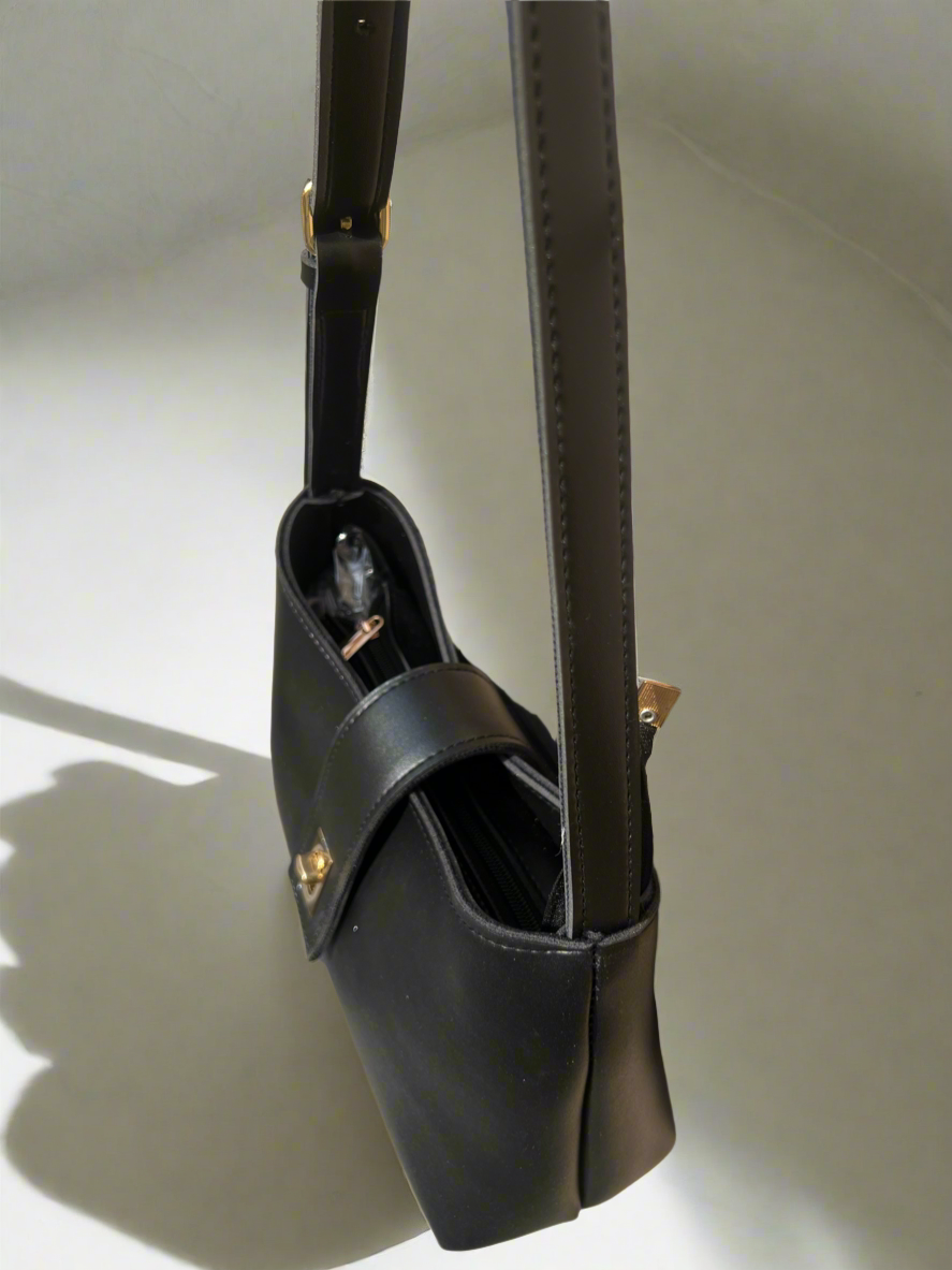 Casual Chic Saddle Bag “Black”
