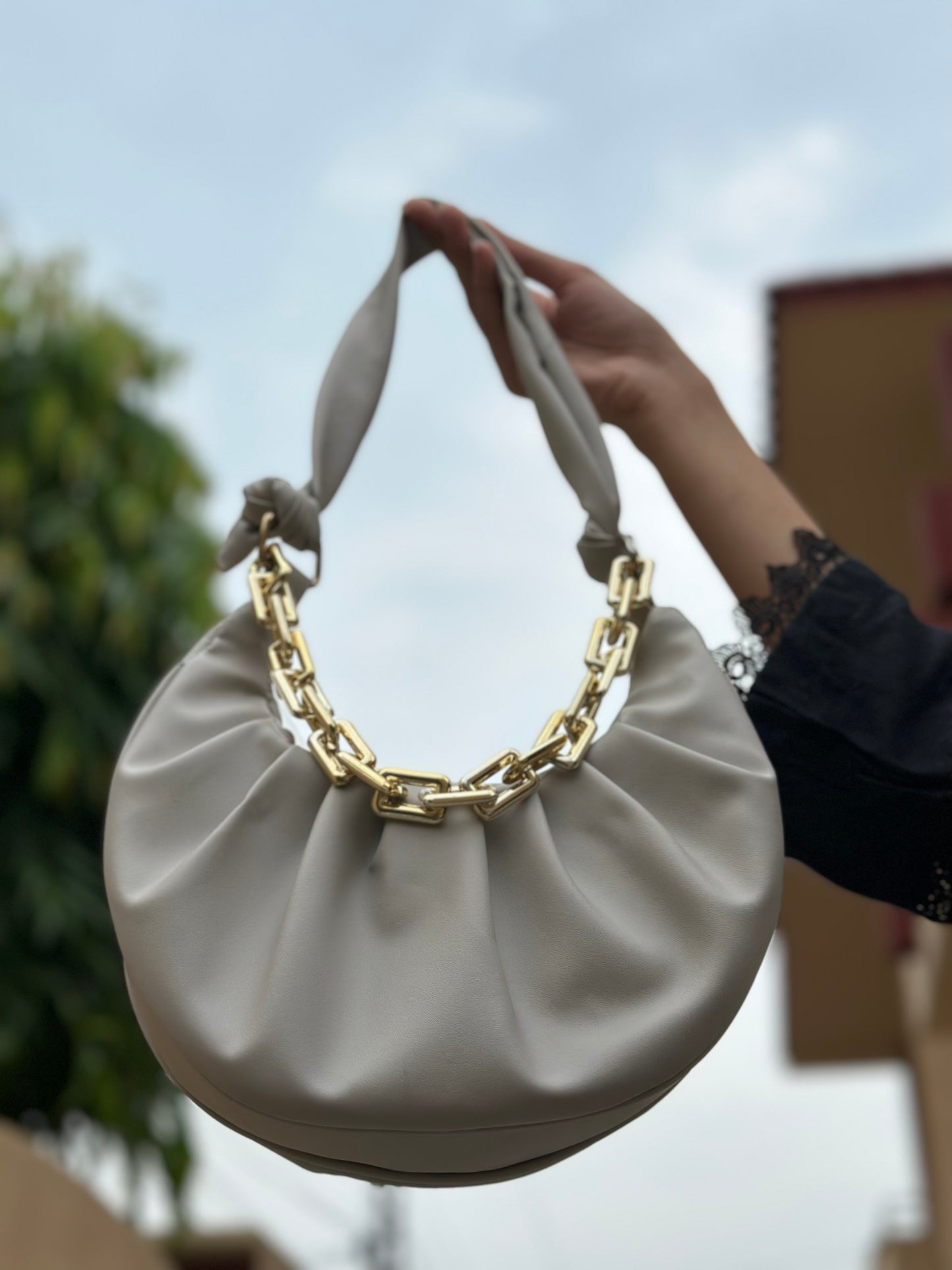 Ruffled Chain Bag “Ash White”