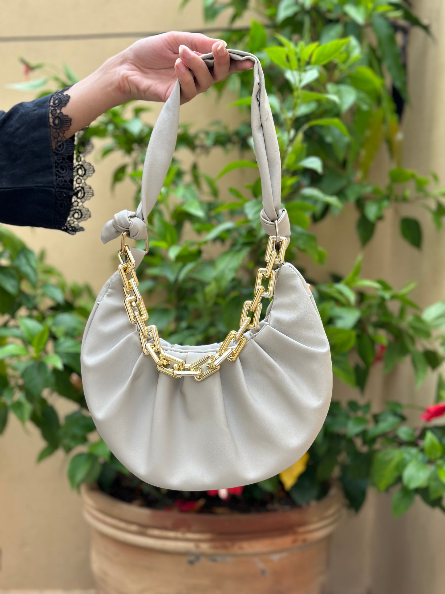 Ruffled Chain Bag “Ash White”