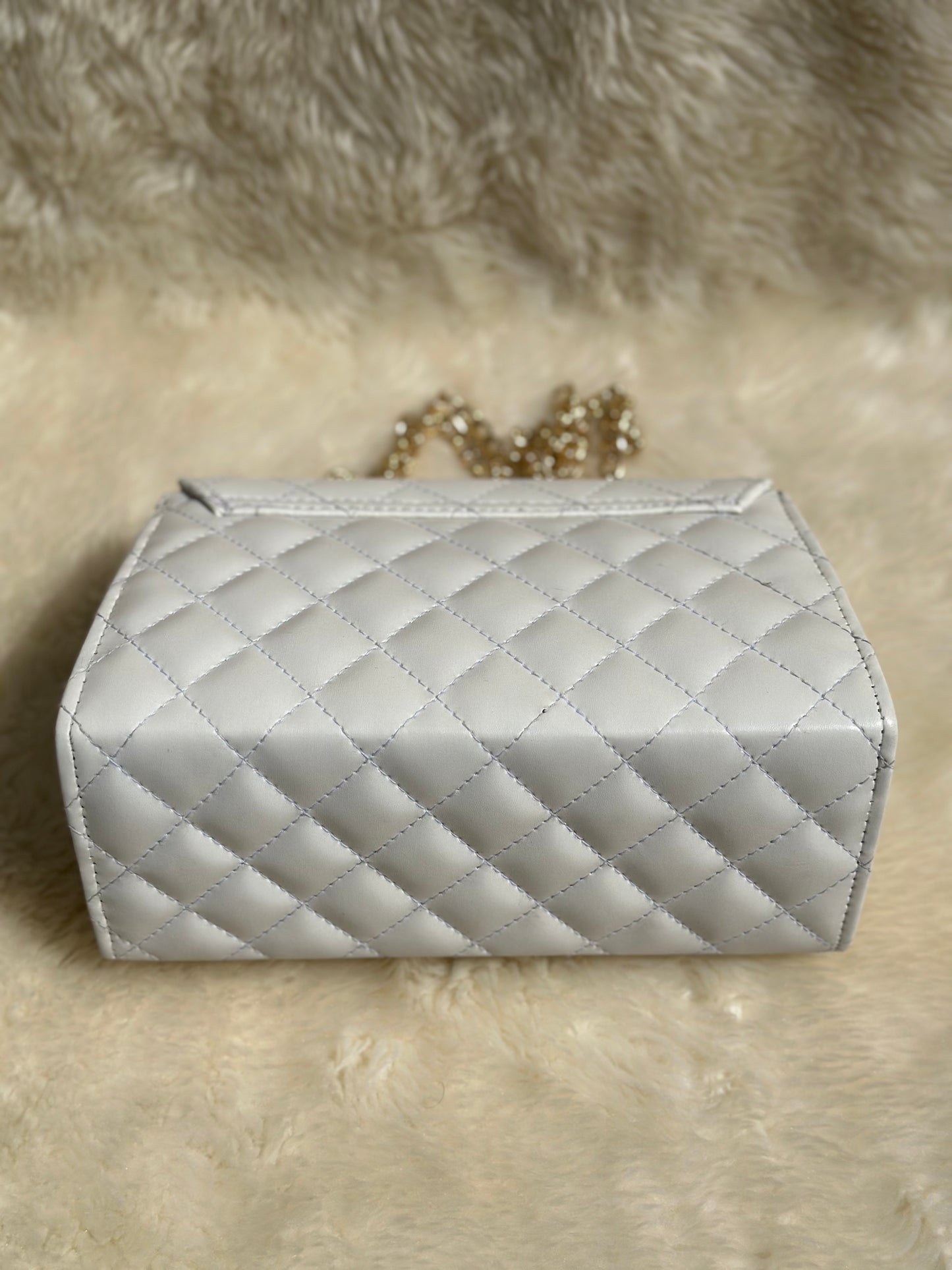 Cross-Body Bag with Golden Chain “Pure White”